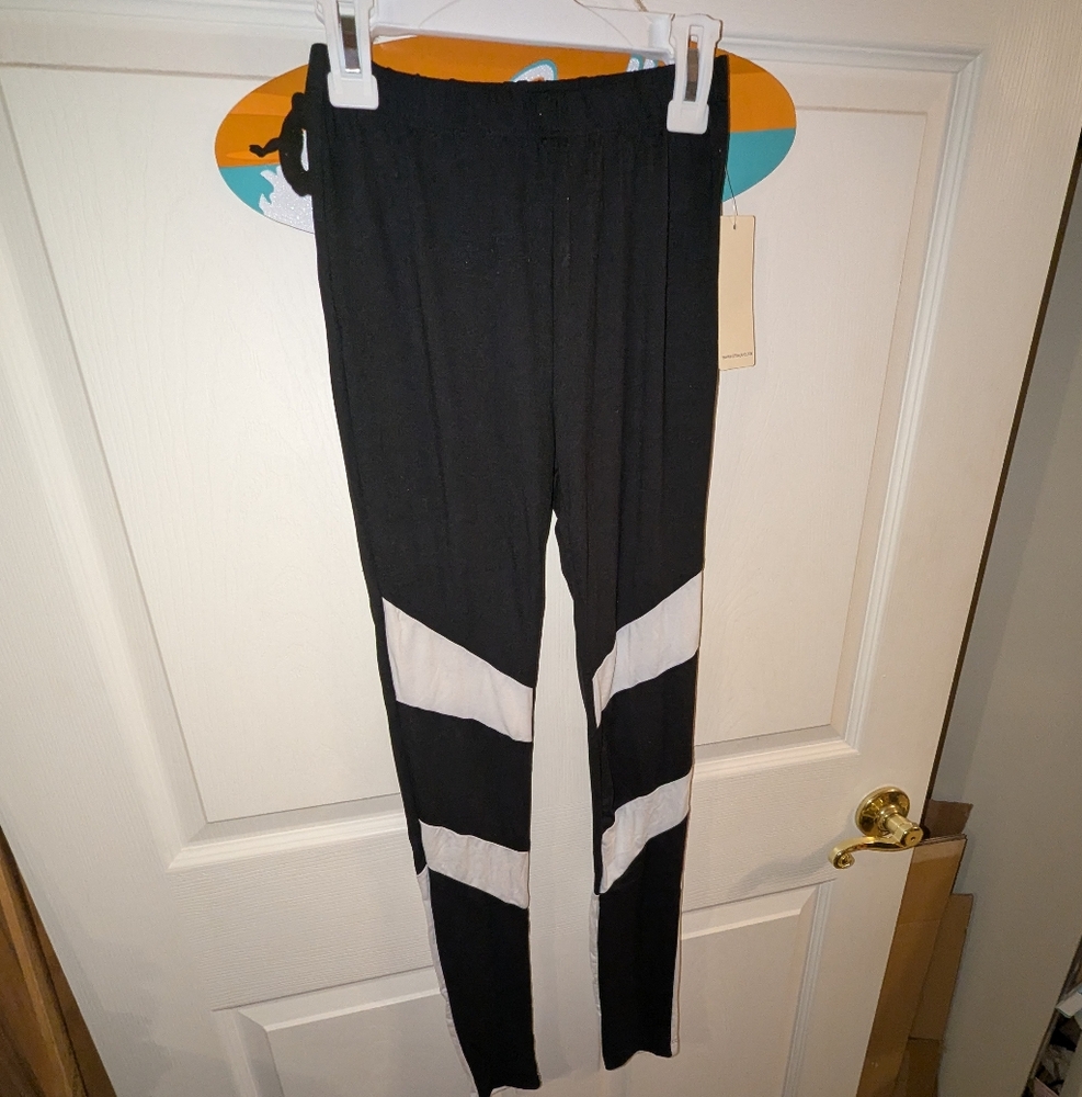 Nwt Hot gal black and white leggings sz S